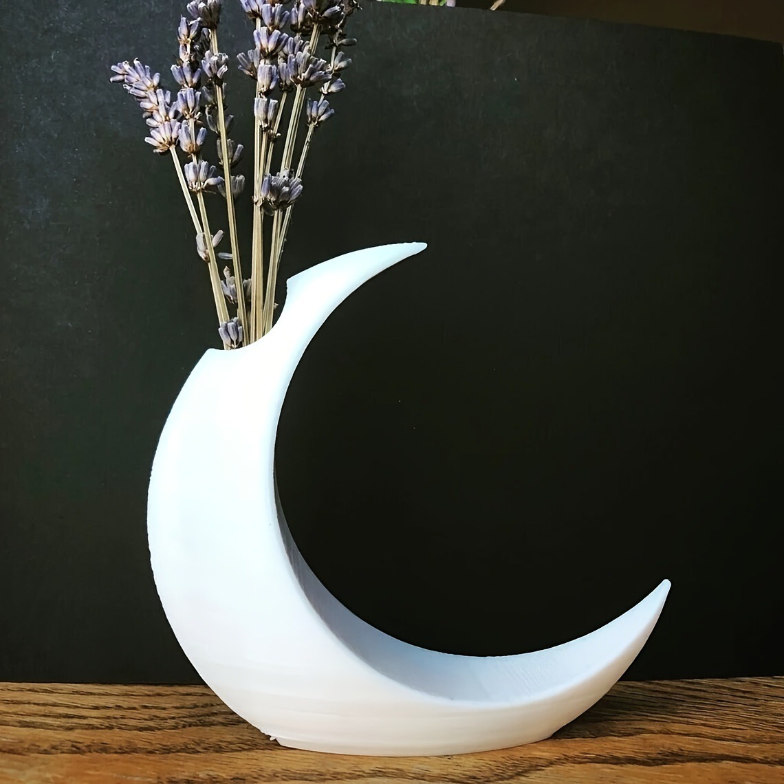 Two fashionable moon-style vas – Home Office With Two Desks Bewertung und Preis